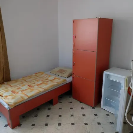 Хостел Alexander Munkasszallo *